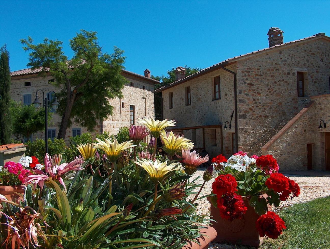 Borgo Il Villino Pension Casole dʼElsa Buitenkant foto