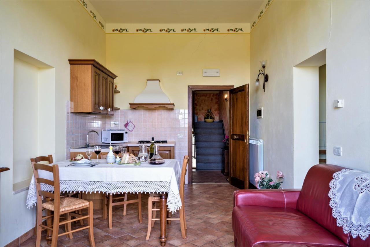 Borgo Il Villino Pension Casole dʼElsa Buitenkant foto